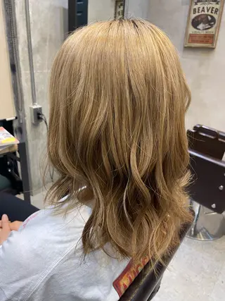 ミディアム 樋川 早紀のヘアスタイル