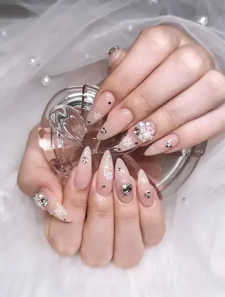 ネイル Lyna Nailのネイルデザイン