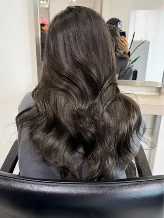 カラー YOLO/ HANAのヘアスタイル