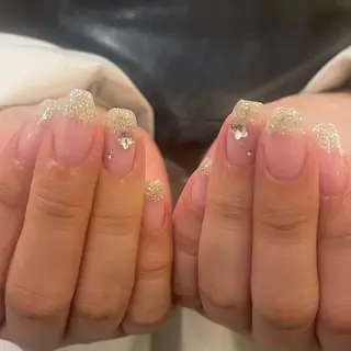 ネイル 𝑟𝑖𝑠𝑎 🕯‎🤍のネイルデザイン