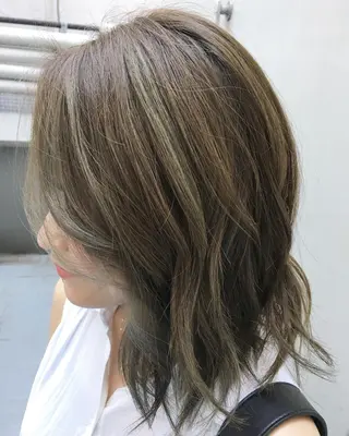 ミディアム salowin 原宿 aroa所属・韓国／ハッシュカット ／透明感カラー／金野のヘアスタイル