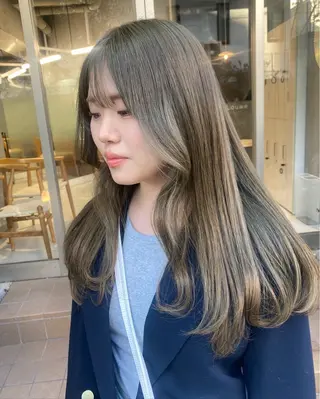 セミロング まお♡レイヤーカット 耳ツボジュエリーのヘアスタイル