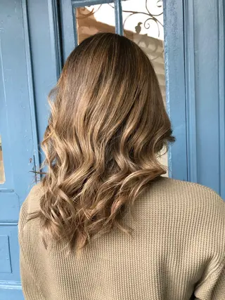 ミディアム ブリーチ毛矯正.髪質 改善.髪にドラマをのヘアスタイル