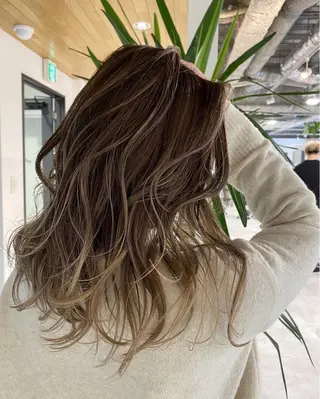 セミロング レイヤーカット 海老原寛大のヘアスタイル