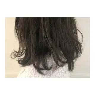 セミロング ハイライト✖️ 暗髪🤎Nahoのヘアスタイル
