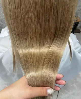 ロング ブリーチなしダブルカ ラー🩶manamiのヘアスタイル