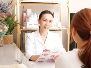 光美容シャムロック バスト、シミ専門店のエステ・リラクイメージ