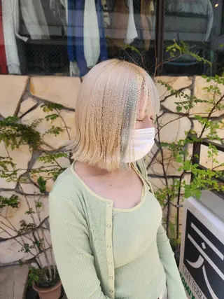 ショート Backbocker所属・ハイトーン/ブリーチ /デザインカラーのヘアスタイル