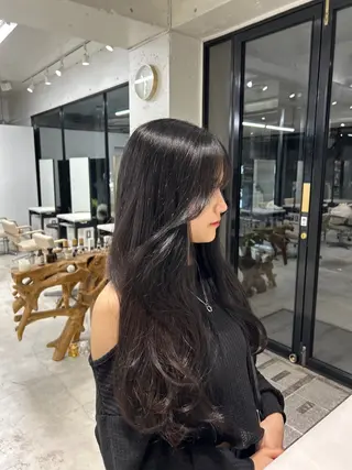 ロング カラー 荒木 彩那のヘアスタイル