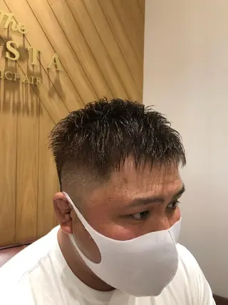 ショート カラー メンズ 鈴村 大介のヘアスタイル