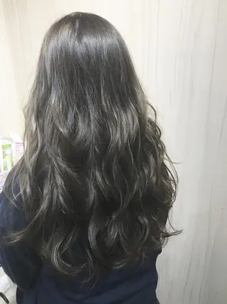 カラー 嶋村夏実🌼レイヤー 🌸白髪ぼかしのヘアスタイル