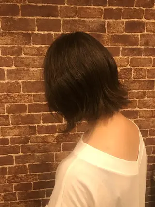 ミディアム カラー クワハラ イオリのヘアスタイル