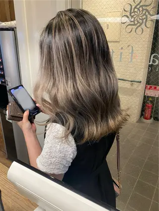 ミディアム Lafith hair cheval所属・井上 麻帆のヘアスタイル