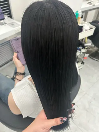カラー niina🖤 寒色×レイヤーのヘアスタイル