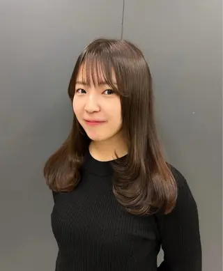 セミロング Ruth Ebiのヘアスタイル