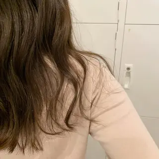 ロング カラー フクシママユ / 柔らかカラーのヘアスタイル