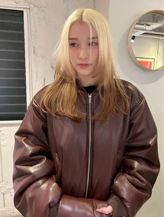 セミロング カラー Loom.所属・村上雅人 ナチュラルモードのヘアスタイル