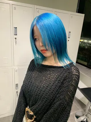 ミディアム カラー ally hairsalon English friendly所属・中性ウルフカット ケアブリーチ/ケイトのヘアスタイル