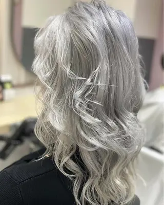 ミディアム カラー ヘアアレンジ 髪質改善×ハイトーン 中田啄也のヘアスタイル