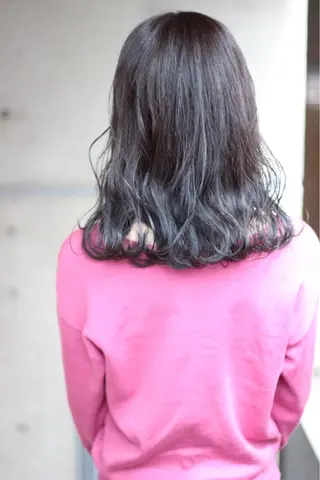 セミロング カラー パーマ 成松 勇治のヘアスタイル