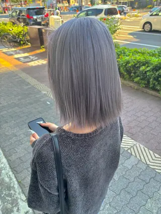 ミディアム 耳つぼS認定講師 ×ハイトーンカラーのヘアスタイル