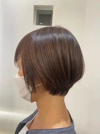 ショート atelier doux dimanche（アトリエ・ドゥー・ディマンシュ）所属・Fukamiレイヤー 透明感カラーのヘアスタイル