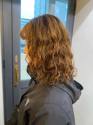 セミロング 🖤🌀くるくる パーマ🌀🖤ayaのヘアスタイル