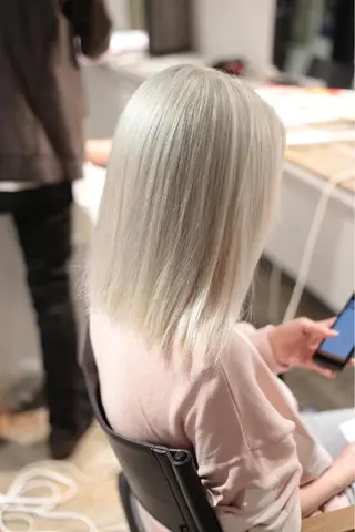 カラー ハイトーン/レイヤー /ケアブリーチ石川治のヘアスタイル