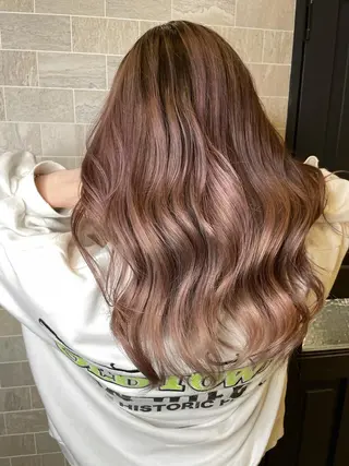 セミロング ブリーチ毛矯正.髪質 改善.髪にドラマをのヘアスタイル