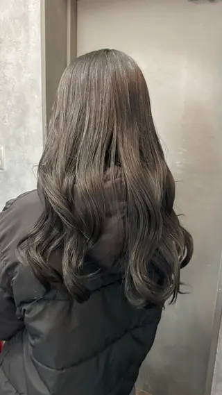ロング カラー Graphy  札幌所属・🐺ﾅｶﾑﾗ ﾓﾓｶのヘアスタイル