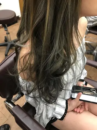 ミディアム カラー アンダーバーホワイト_WHITE所属・_WHITE芝本 賢吾【天王寺店】のヘアスタイル