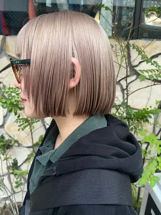 ミディアム AOI ハイトーン/ボブのヘアスタイル