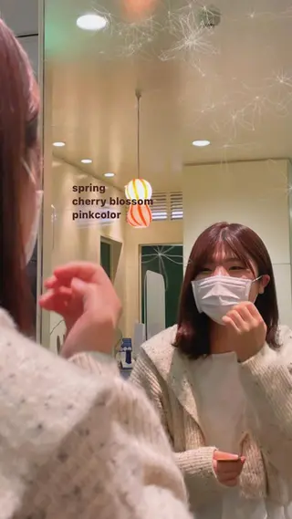 ミディアム カラー 丸山 愛万音のヘアスタイル