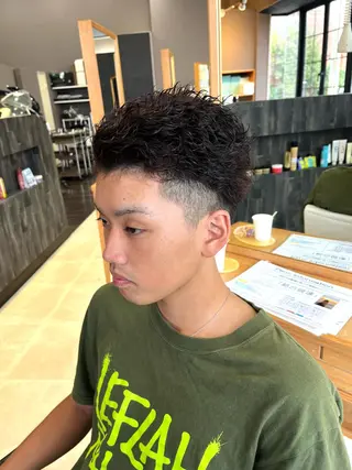 ショート パーマ メンズ 安田 海斗のヘアスタイル