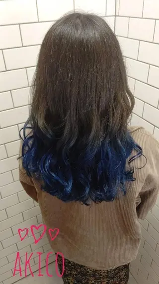 カラー ロング LUXBE GALLERY なんば駅前店所属・ラックスビーギャラリ ー AKICOのヘアスタイル