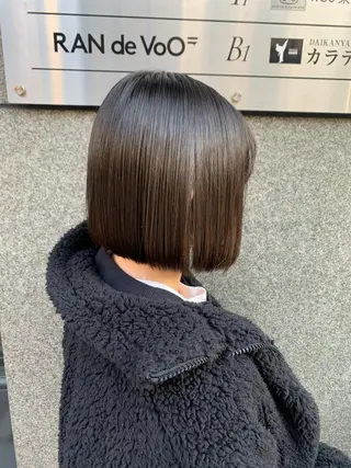 ミディアム 淡いハイトーンカラー レイヤーカットゆうかのヘアスタイル
