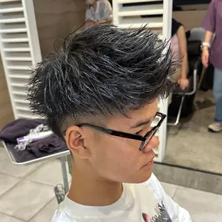 ショート メンズ メンズ特化　パーマ メッシュハイライトのヘアスタイル