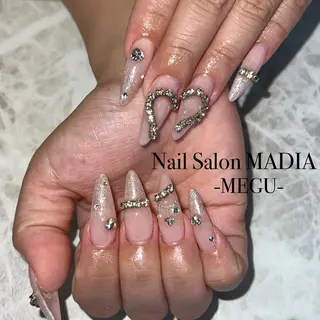 ネイル MADIA藤沢所属・MADIA MEGUのネイルデザイン
