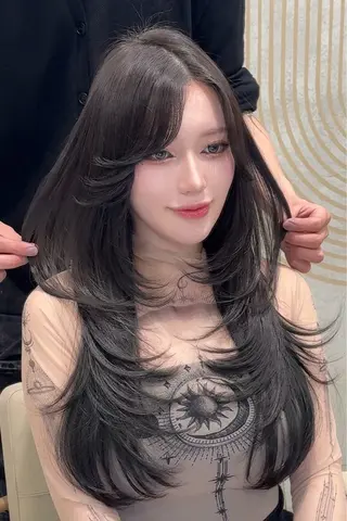 ロング カラー 𝘚𝘦𝘫𝘶𝘯 レイヤー/水光カラーのヘアスタイル