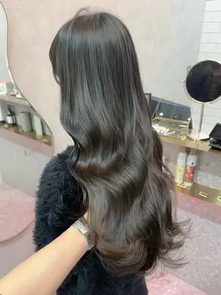 セミロング カラー ヘアアレンジ yuuto🌈 冬の透け感カラーのヘアスタイル