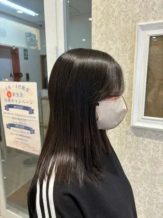 ミディアム 暖色カラー/ブリーチ なしカラー/艶カラーのヘアスタイル