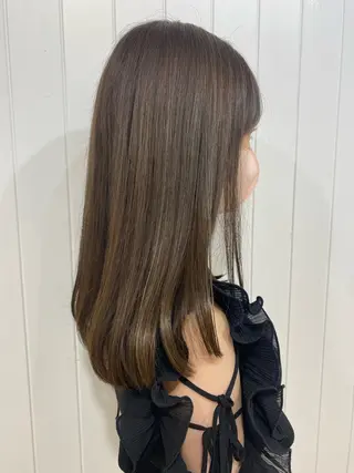 セミロング 小西 サラのヘアスタイル