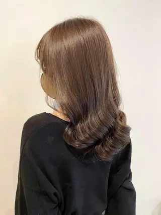 ロング カラー ヘアアレンジ にいた　かづしげのヘアスタイル