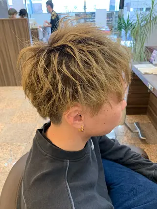 ショート カラー メンズ IwAsh中山所属・✂︎中山ブリーチ・ パーマ✂︎露木智也のヘアスタイル