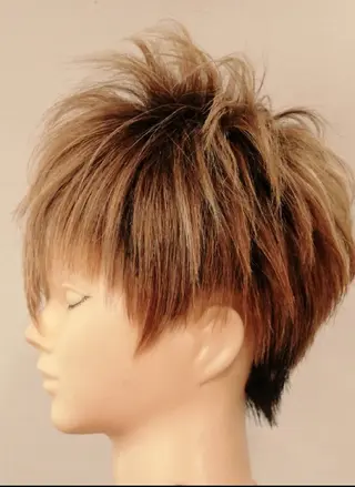 ショート カラー D/i所属・4店舗フリーランスⅠ Y/no〈夜のスパ〉のヘアスタイル