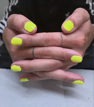 ネイル ネイルサロンエーナイン福住店所属・吉田 采未のネイルデザイン