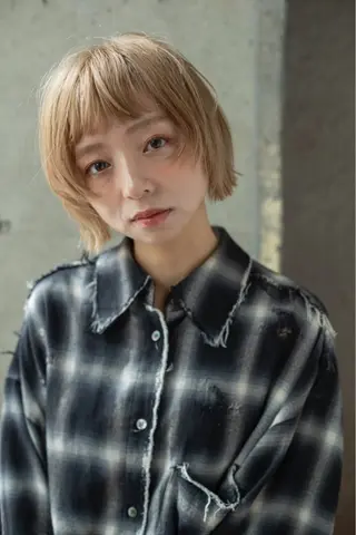 ショート カラー タジリ アヤセのヘアスタイル