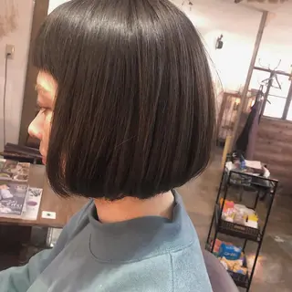 ショート 艶カラー🫧 MOMOYOのヘアスタイル