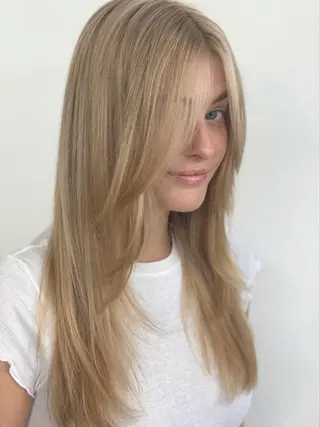 ロング カラー nonoka オリーブ/グレージュのヘアスタイル