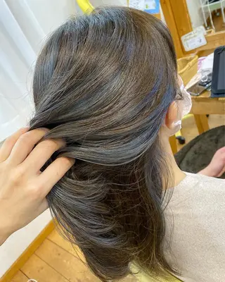 セミロング カラー 荒木 ひろかのヘアスタイル
